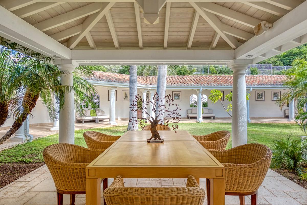 Unique Villa rental St Martin - Outdoor table